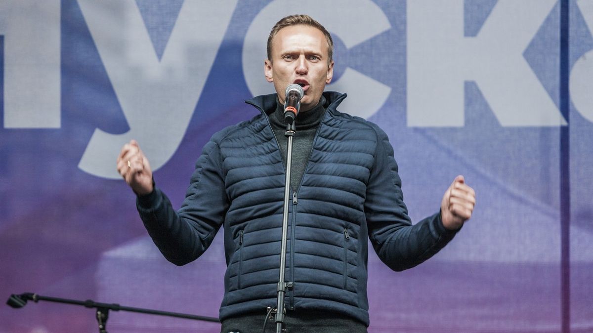 Otravu Navalného novičokem může vysvětlit jedině Rusko, vyzvala Merkelová